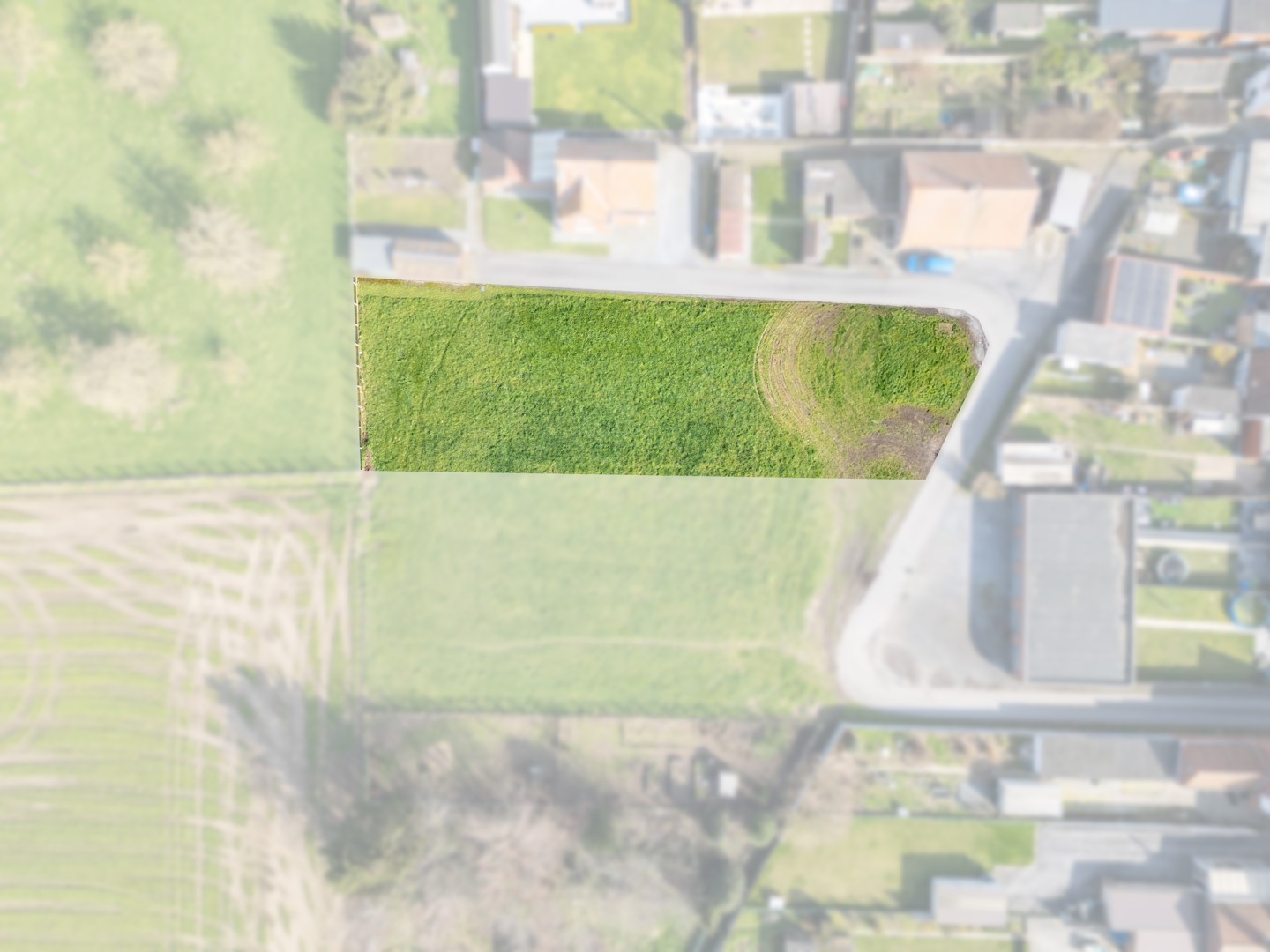 Grond van 1.078 m² te Oostrozebeke, vlakbij diverse belangrijke invalswegen! - foto 2