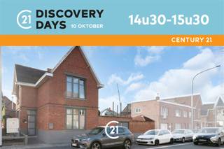 <p>Instapklaar en uitstekend gelegen halfopen bebouwing met 3 slaapkamers, zonnige tuin en 3 parkeerplaatsen.</p><p>Deze recent gerenoveerde woning (2021) bevindt zich op een uiterst gunstige locatie met een vlotte bereikbaarheid, in de directe nabijheid van de Heilig Hartkerk in Aalst. Dankzij de vernieuwde geluidswerende ramen geniet je hier van comfortabel en rustig wonen.</p><p>Op de gelijkvloerse verdieping kom je binnen in een moderne, volledig uitgeruste keuken met kookeiland. Aansluitend bevindt zich de lichtrijke woonkamer. Verder treft u hier ook een praktische bergruimte.<br />De eerste verdieping biedt twee aangename slaapkamers en een conforme, verzorgde badkamer.<br />De tweede verdieping onder het dak omvat een ruime polyvalente ruimte, die momenteel is ingericht als derde slaapkamer.</p><p>De gezellige tuin met zonnig terras is onderhoudsvriendelijk aangelegd. Bovendien is er een extra buitenberging, ideaal voor werkmateriaal of fietsen. De tuin is ook praktisch toegankelijk via de straat.</p><p>Troeven<br />3 private parkeerplaatsen op eigen terrein<br />Vernieuwde geluidswerende ramen<br />Conforme elektriciteit<br />EPC: D (geen renovatieplicht)<br />Gezellige, onderhoudsvriendelijke tuin met berging en toegankelijk vanaf de straatzijde<br />Gerenoveerd in 2021</p><p>Deze woning is ideaal voor wie op zoek is naar een instapklare en centraal gelegen gezinswoning in Aalst.<br />Interesse? Contacteer ons voor meer informatie of het inplannen van een bezoek op zaterdag 10 oktober!</p>