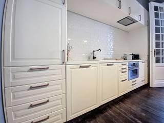 Morgan’s Real Estate stelt u dit prachtige gemeubelde appartement van 57 m² voor, volledig gerenoveerd met kwaliteitsmaterialen en ideaal gelegen...