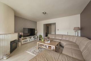 Are you looking for a well-maintained apartment with plenty of space, an excellent location, and low fixed costs? This charming apartment, situated...