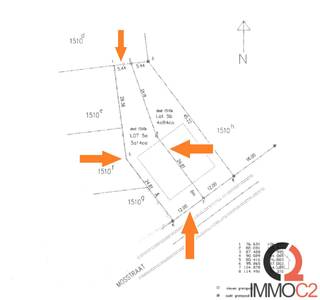 Residentieel gelegen bouwperceel van 05 A 14 CA (LOT 5 A op het opmetingsplan) voor halfopen bebouwing in een rustige straat in Koersel. <br /><br />Ligging: <br />+ Mosstraat, tegenover nummer 6 <br /><br />Bestemming: <br />+ Halfopen bebouwing <br />+ Residentieel gebruik: eengezinswoning <br /><br />Afmetingen perceel: <br />+ Straatbreedte: 9 m <br />+ Diepte: het perceel loopt in een knik naar achter toe, gemiddelde diepte: ca. 50 m <br /><br />Bouwdiepte: <br />+ Gelijkvloers: 17 m (14 m + 3 m voor de aanhorigheden die één harmonisch geheel met de hoofdbouw dienen te vormen) <br /><br />Bouwhoogte en dakhelling: <br />+ 1 volwaardige bouwlaag onder de kroonlijst <br />+ Maximaal 3,5 m tussen wegpeil en kroonlijst) <br />+ Dakhelling: 35 ° <br /><br />Bijgebouwen: <br />+ Vrijstaand bijgebouw/bergplaats is toegestaan op min. 6 m achter de achtergevel van de woning <br />+ Maximale oppervlakte van 40 m² <br />+ Maximale hoogte tot kroonlijst: 3 m <br /><br />Oriëntatie tuin: <br />+ noordwesten <br /><br />Bijzonderheden: <br />+ Bij de aanvraag tot omgevingsvergunning dient een compensatieformulier inzake ontbossing te worden bijgevoegd. <br /><br />Rustige residentiële ligging in een fijne buurt te Koersel, in nabijheid van alle voorzieningen (winkels, scholen, openbaar vervoer etc.) en het op- en afrittencomplex autostrade. <br /><br />Verkavelings- en opmetingsplan, verkavelingsvergunning en bouwvoorschriften zijn beschikbaar op eenvoudig verzoek.
