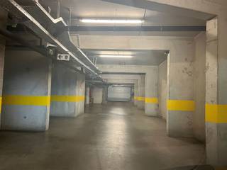 SCHAERBEEK, 181 Voltaire Avenue in ‘La Résidence du Parc’, an indoor parking space with remote control. Rent: €110/month. Available...