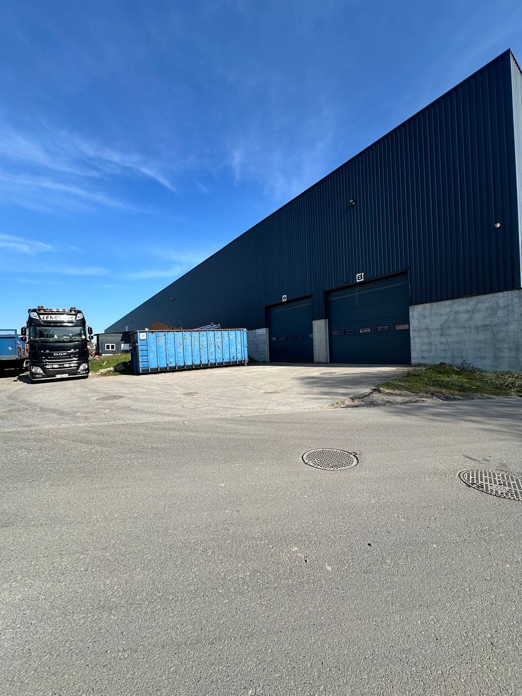 Zone de stockage de +/- 6 000 m² - photo 5