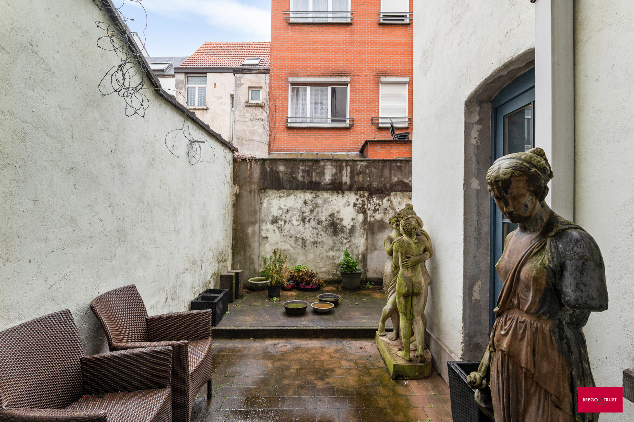 Zéér ruim herenhuis met 6 slaapkamers en koer - foto 5