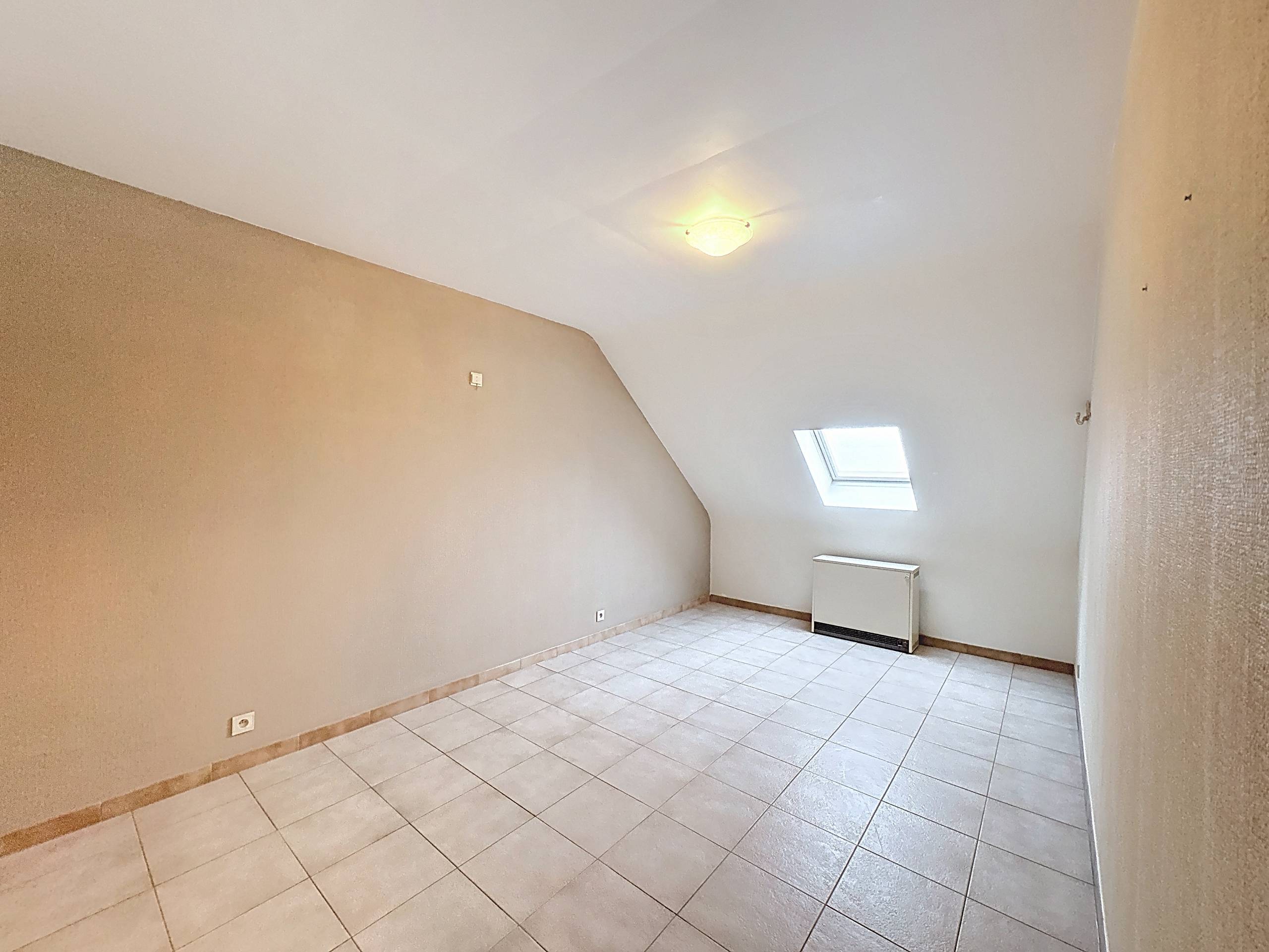 Ruim appartement nabij het centrum van Ninove - foto 4