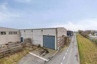 Centrally located warehouse space with an area of approximately 2,850 m², located in the Herdersbrug industrial zone.The warehouse with a clear...