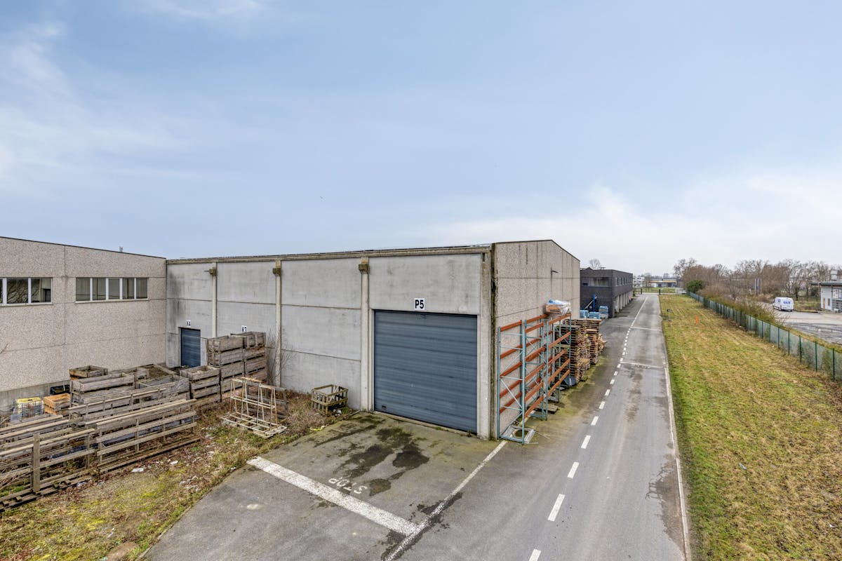 Strategically located warehouse (2,850 m²) - photo 3