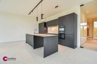 Stijlvolle penthouse op toplocatie met uniek zicht op de Vaart Deze luxueuze en zonovergoten penthouse met twee terrassen bevindt zich op een...
