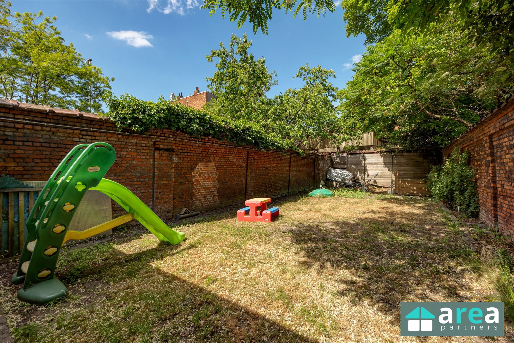 Ruime gezinswoning met 6+ splk en tuin! - foto 2