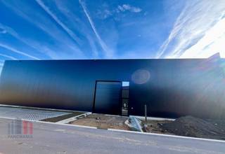 Bedrijfsgebouw van 876 m² te huur op minder dan 3 km van de Hasseltse Ring.Het magazijn (brandklasse C) heeft een vrije hoogte van 6,90 m en is...