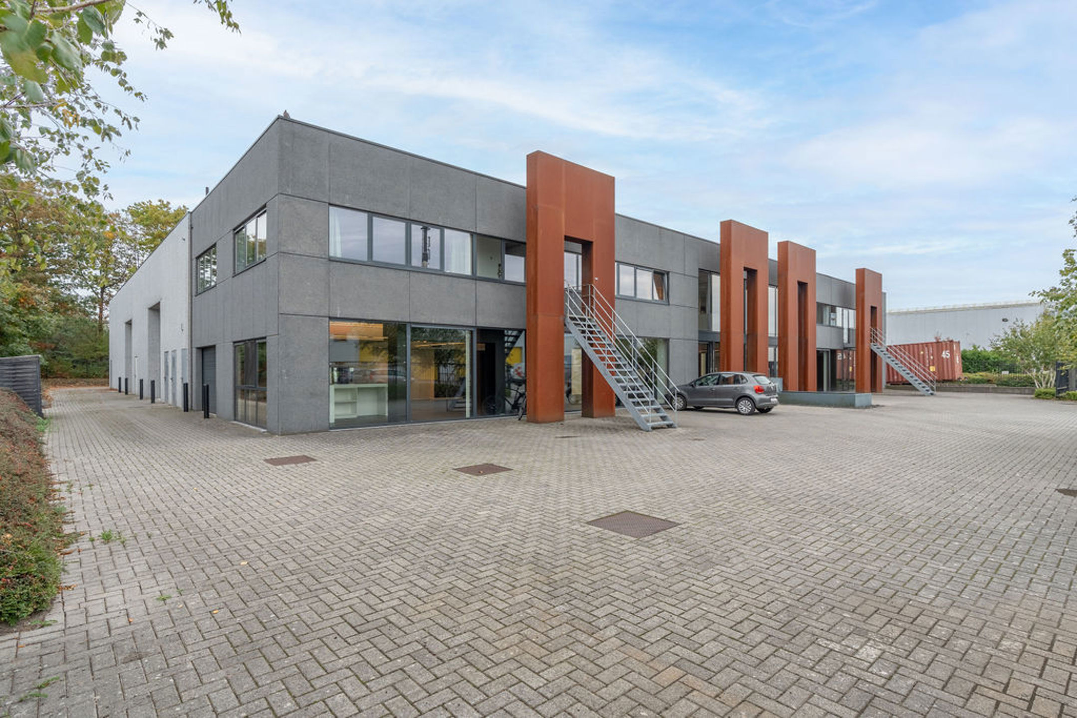 Commercial for rent in Ravels - photo 3