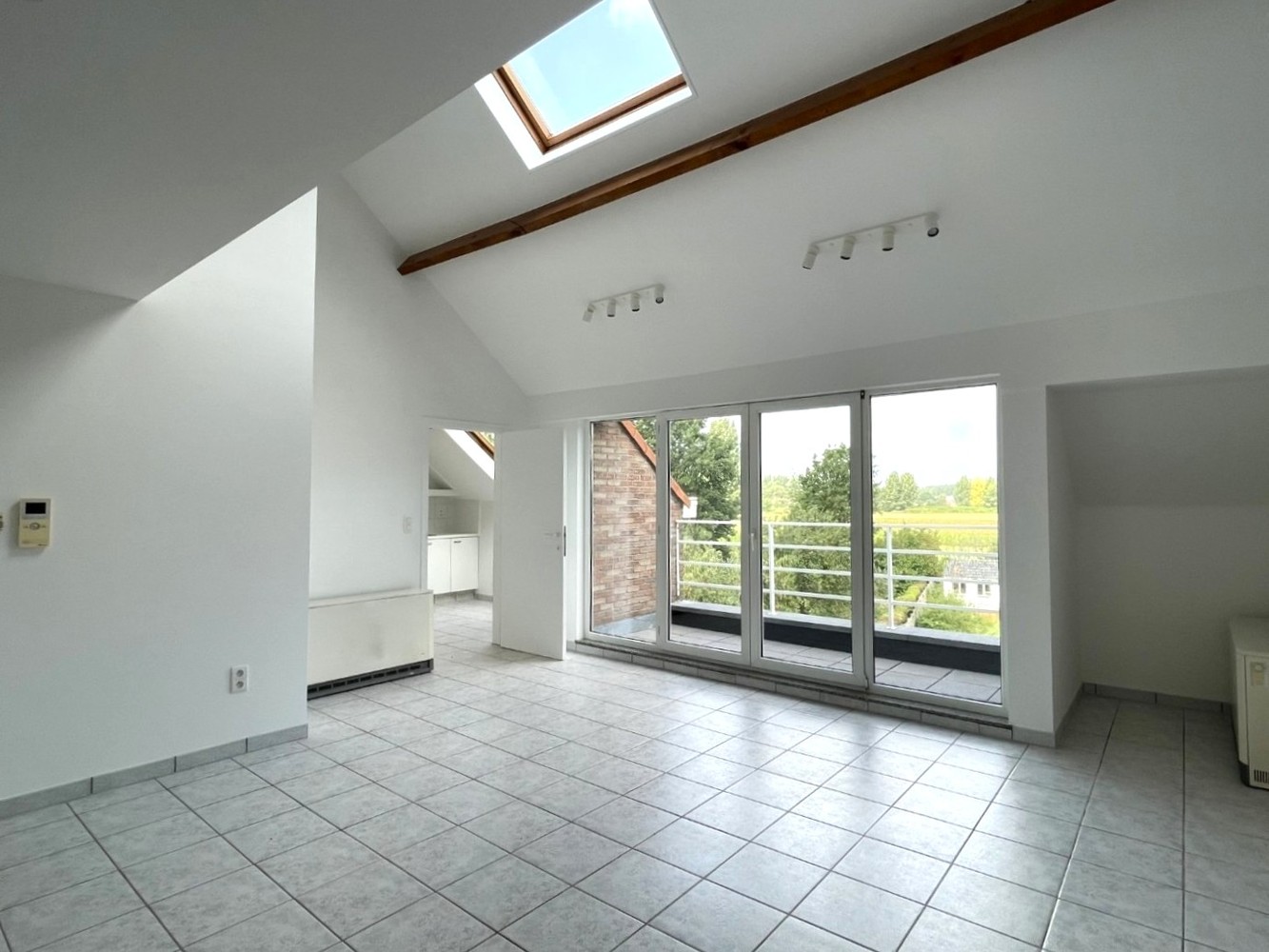 Ruim en lichtrijk duplex appartement met grote inpandige garage in Rotselaar - foto 1