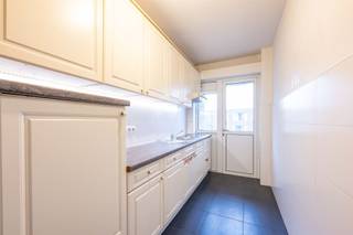 Op te frissen, ruim appartement met 2 grote slaapkamers en terrasje.Het appartement bevindt zich op de tweede verdieping van een verzorgd gebouw en...