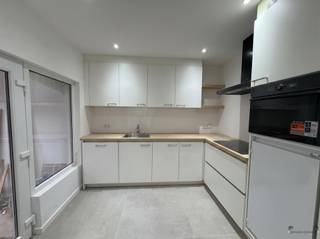 Charmant duplex de 3 chambres à coucher entièrement rénové avec garage en option à louer dans le centre de GooreindCe duplex prêt à être emménagé...