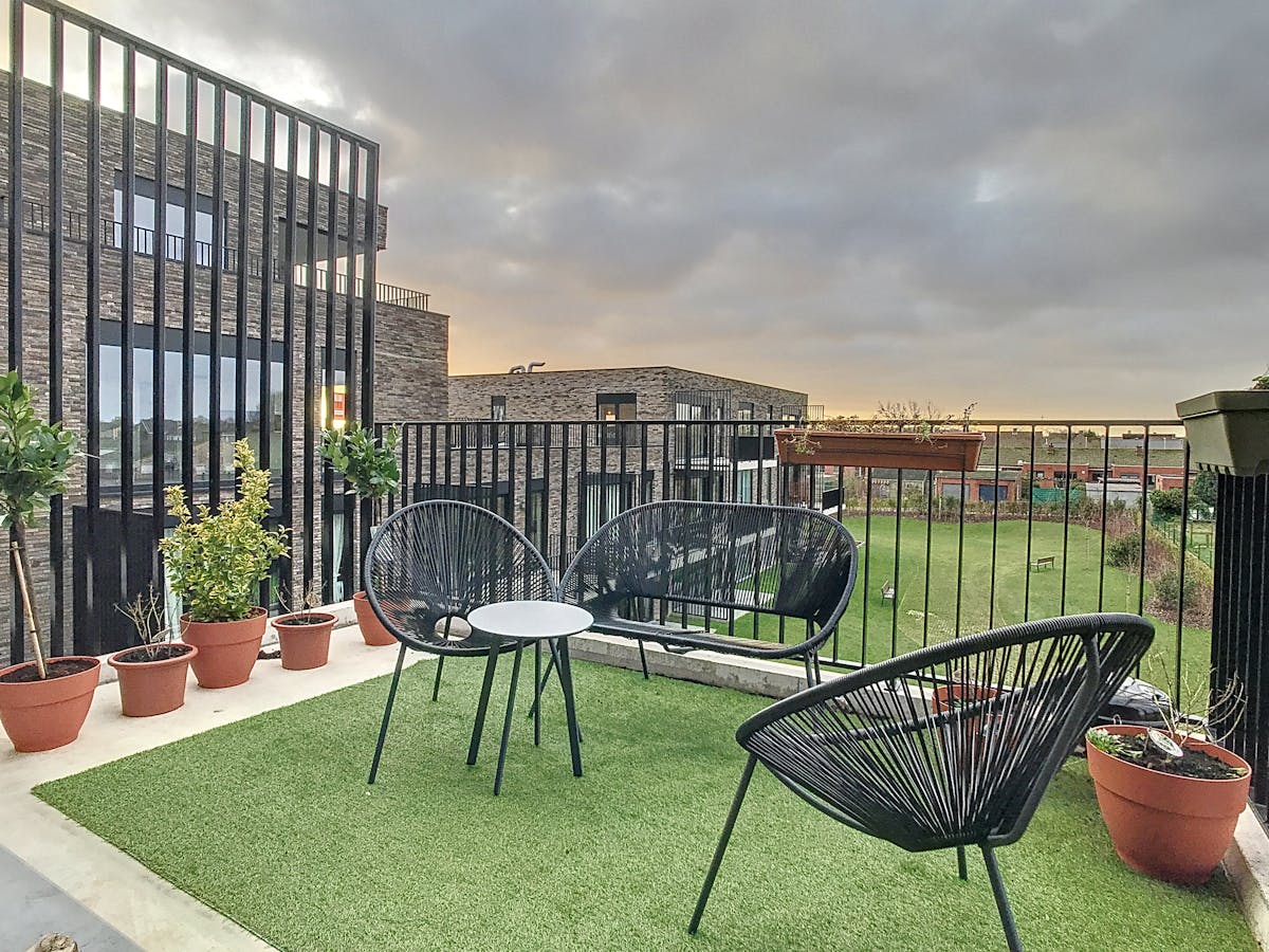 Appartement de 3 chambres avec terrasse ensoleillée à Rumbeke. - photo 3