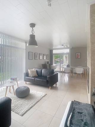 Huis met 2 SLPK, Tuin én Garage, nabij de duinen!In een rustige en aangename woonwijk, op wandelafstand van de duinen, bevindt zich deze verzorgde...