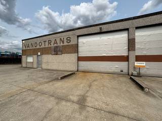 Opslagruimte (485 m²) op het industrieterrein Lakeland in Aalter.Voorzieningen: - Vrije hoogte 5 m, nokhoogte 9,5 m.- Sectionale...