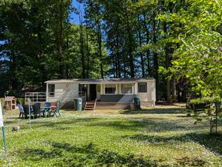 Situé dans le domaine d'Akrenbos, un domaine où il est possible de vivre à petite échelle, se trouve ce Tiny House meublé . Cet espace...