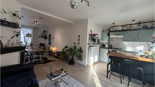 <strong>Lichtrijk 2-slaapkamerappartement</strong> met uitstekende ligging in het <strong>centrum van Brugge</strong> vlakbij diverse winkels, openbaar vervoer en op een wandelafstand van het <strong>Astridpark</strong>, parking 't Pandreitje en de Markt. <br />+ Energielabel C!<br />+ Uitstekende mobiscore  9,3 op 10!<br /><br />Omvat een inkom met gastentoilet, living,  ingerichte keuken, 2 slaapkamers en een badkamer met ligbad.<br />Kosten : + 25 euro  forfait onderhoud gemeenschappelijke delen  <br />+ 30 euro  forfait water.<br />#leukwonen #brugge<br /><br />Beschikbaar  1 maart 2026