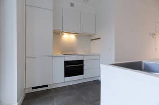 Dit appartement is gelegen op de 2de verdieping en heeft een inkomhal met gastentoilet, een lichtrijke woonkamer met een volledig geïnstalleerde...