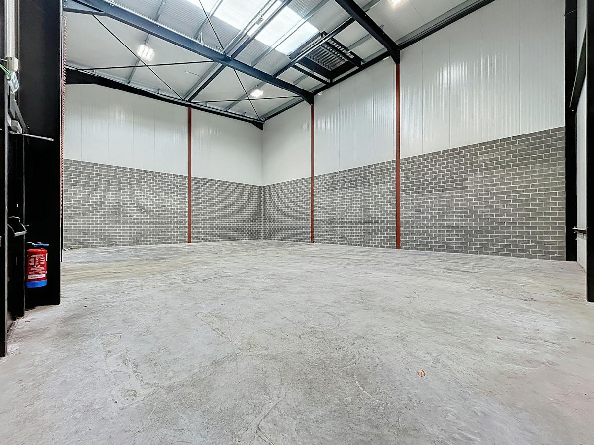 Spacious warehouse with necessary facilities for rent in Wuustwezel - photo 5