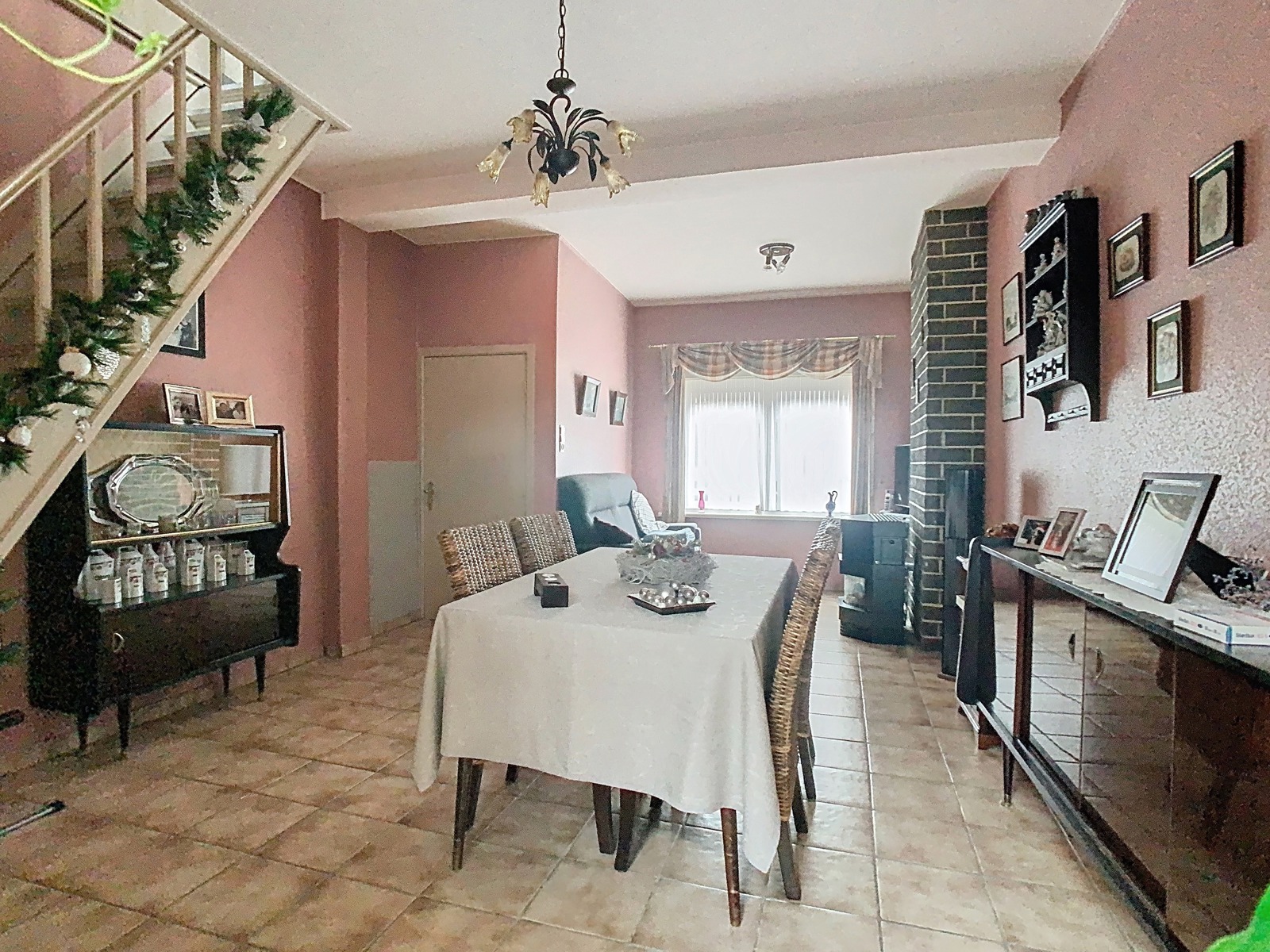 Centraal gelegen, Te renoveren Woning met 2 SLPK én Tuin! - foto 4