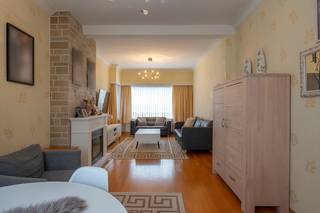 Deze verzorgde, degelijke woning is zeer centraal gelegen met een een goede verbinding naar autosnelwegen en openbaar vervoer. Het is een heel...
