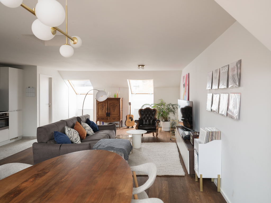 Stijlvol duplex appartement met 2 slaapkamers en terras, centraal gelegen in het bruisende centrum nabij alle belangrijkste straten en pleinen van Gent. - foto 5