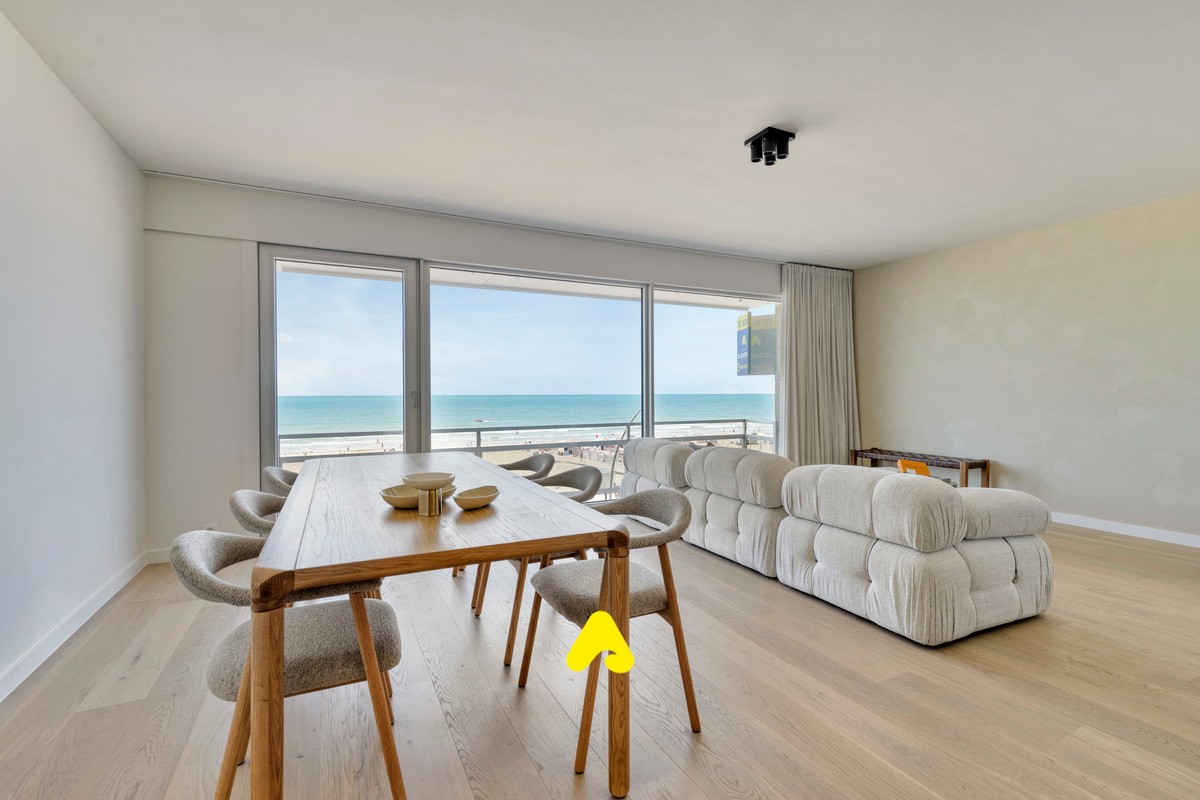 Prachtig gerenoveerd en luxueus afgewerkt appartement met frontaal zeezicht - foto 5