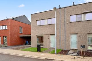 Welkom in deze moderne en energiezuinige gezinswoning in de Jozef Cuypersstraat 22 te Aarschot. Deze recente woning, gebouwd in 2020,...