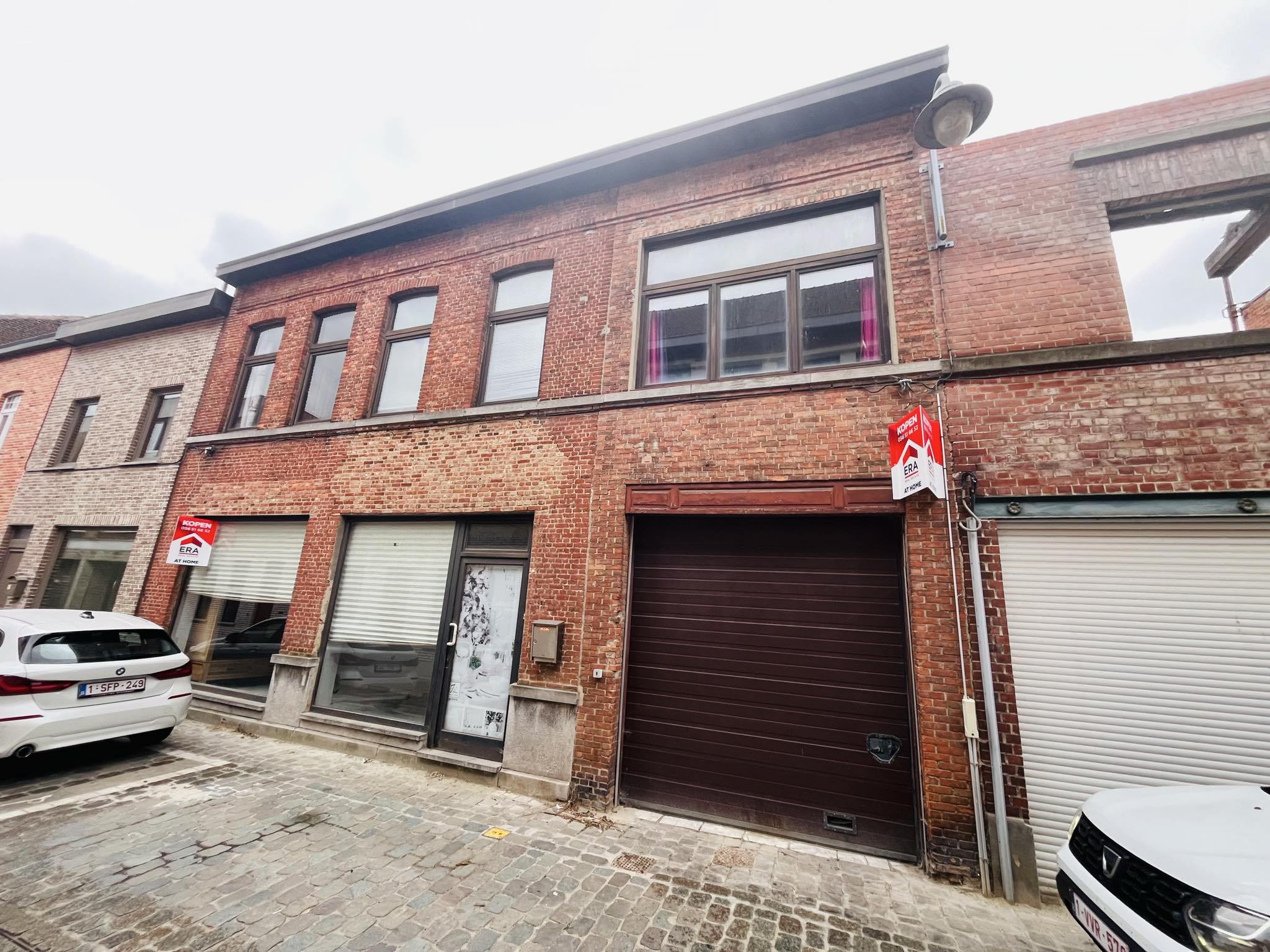 Ruime woning / handelspand te koop +7 garages +loods - foto 1