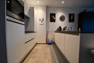 Dit appartement beschikt over een bewoonbare oppervlakte van 90,05 m² en een zonneterras van 12,66 m² waar U de eerste zon ontvangt vanaf de...