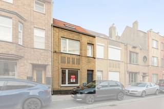 [[ DIT PAND NEEMT DEEL AAN DE ERA OPEN HUIZEN DAG OP 6/12 VAN 17:30 TOT 18:30 ]]Te koop: gezellige gesloten woning in de Zwaluwenstraat, Oostende,...