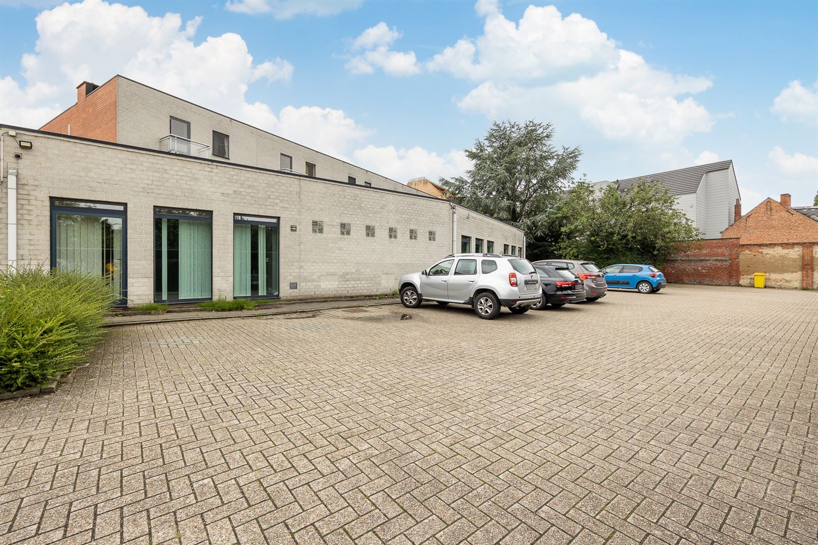 Handelsgelijkvloers met parkings in de Bergstraat! - foto 2