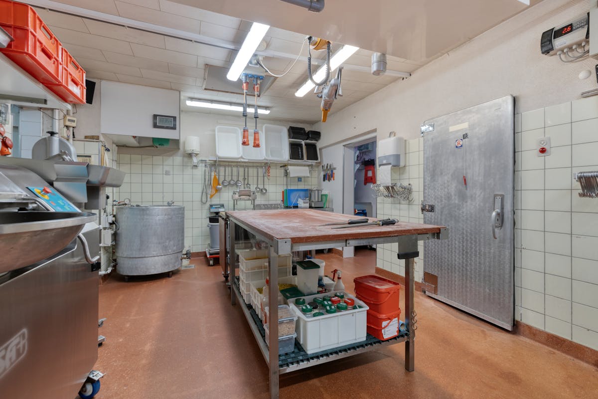 Zeer goed onderhouden handelshuis met handelsruimte en magazijn in centrum Overpelt te koop - foto 5