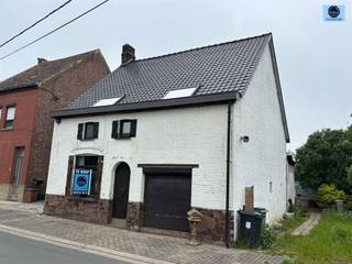 WONING MET 4 KAMERS EN TUINRichtprijs : 299.000 euro Deze woning is gelegen nabij de dorpskern van Ophasselt, kortbij scholen, openbaar vervoer en...