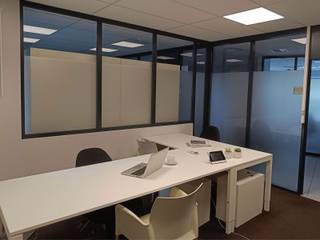 Op zoek naar een compacte, professionele werkplek in Hasselt? Deze kantoorruimte van ca. 18 m² bij Smartspace is ideaal ingericht voor 2 personen...