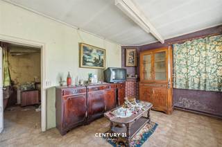 <p>Charming open-plan home on a spacious 3,300-square-meter lot – a unique renovation opportunity in Scherpenheuvel</p>