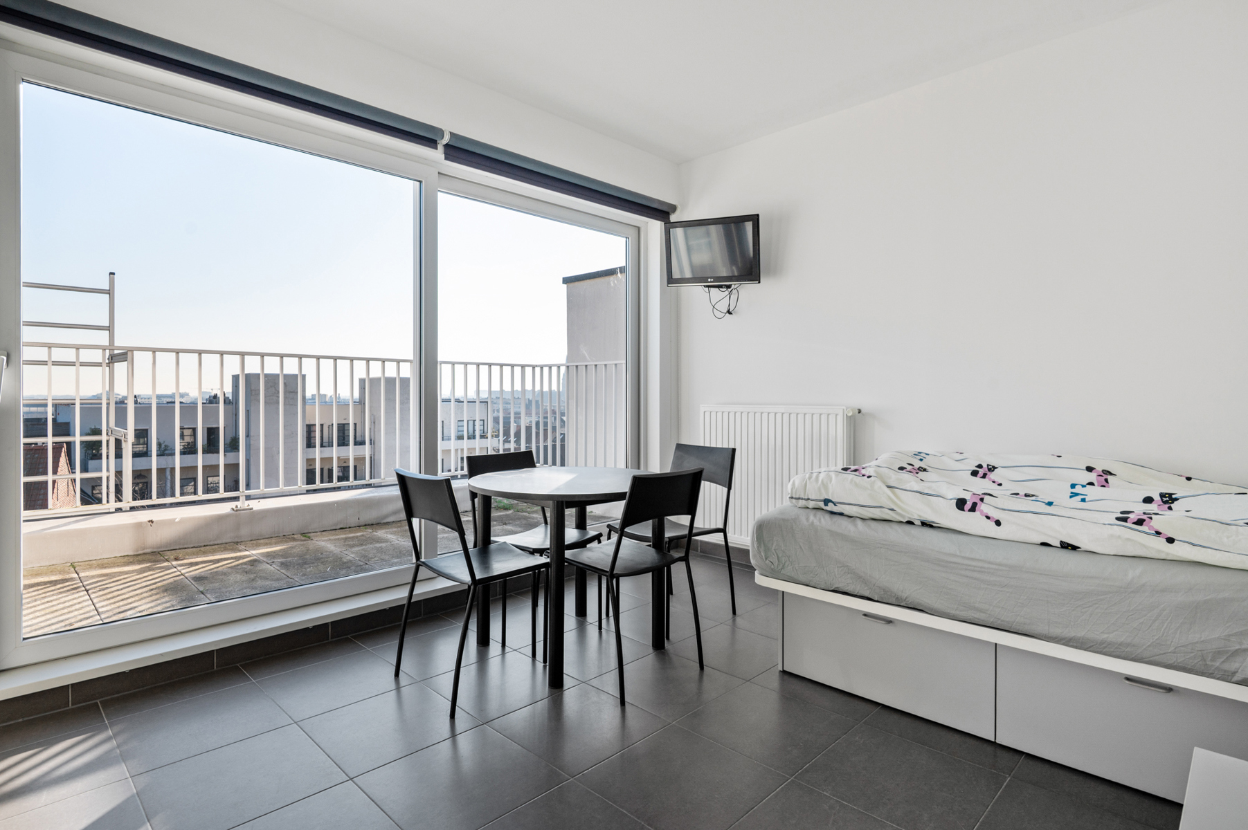 Moderne studentenkamer met ruim terras in hartje Antwerpen - foto 4