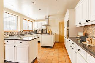 TROLLYKLAAR WONEN? JA HOOR, DAT KAN HIER!Instapklaar, zeg je? Of beter: trollyklaar, zoals wij dat noemen!Want hier hoef je echt alleen nog je...