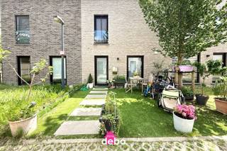 Ontdek deze instapklare, duurzame BEN-woning (Bijna-EnergieNeutraal) in een rustige, kindvriendelijke buurt in Zwevegem. Deze stijlvolle...