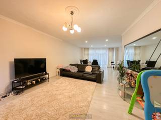 INVESTERINGSEIGENDOM bestaande uit 3 VERHUURDE APPARTEMENTEN op een UITERST GUNSTIGE LIGGING aan de STADSRAND VAN OUDENAARDE.Appartementsgebouw met...