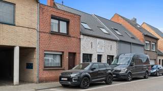 Knusse stadswoning met potentieel in het hart van Herenthout. (let op; servitudeweg, zie hieronder in de omschrijving!)In het gezellige centrum van...