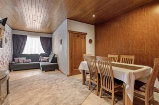 Welkom in deze charmante woning gelegen in het hart van Haasdonk, perfect voor gezinnen die op zoek zijn naar een comfortabel en gezellig thuis...