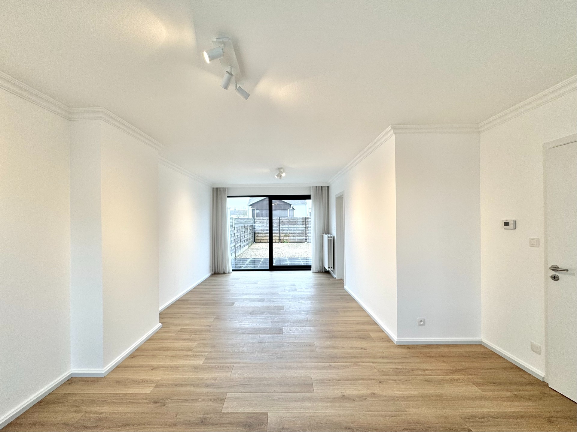 GERENOVEERDE WONING | 2 KAMERS | DRESSING |TUIN |GARAGE - foto 4