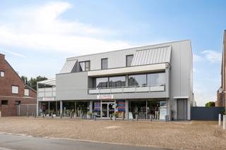 Are you looking for a real estate investment that combines your own business, luxurious living and a stable return? This exceptional real...