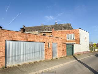 VEELZIJDIG PAND MET COMMERCIËLE MOGELIJKHEDEN en een vlotte verbinding tussen Brakel en Ronse. Deze RUIME EIGENDOM deed jarenlang dienst als...