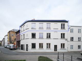 <strong>Appartement rénové de haute qualité avec 3 chambres à proximité de Gand-Sud</strong><br /><br />Situé dans un petit projet de rénovation, discrètement implanté derrière la Keizer Karelstraat et à distance de marche de Gand-Sud et du centre historique, cet appartement spacieux et entièrement rénové offre un cadre de vie moderne et confortable.<br /><br />L’immeuble ne compte que trois unités résidentielles, garantissant intimité, gestion simplifiée et faibles charges fixes.<br />La rénovation complète, réalisée en 2025, met l’accent sur l’efficacité énergétique, l’esthétique et la qualité des finitions. Le résultat : un appartement contemporain présentant une excellente performance énergétique (label A – EPC 100).<br /><br />Avec une surface habitable de 107 m², le bien offre une agréable sensation d’espace en plein cœur de la ville. Le séjour lumineux, les trois chambres, ainsi que la cuisine et la salle de bains élégantes assurent un agencement fonctionnel alliant confort et raffinement.<br /><br /><strong>Un bien idéal pour des familles ou investisseurs à la recherche d’une propriété économe en énergie, clé en main et facile d’entretien, située dans un emplacement privilégié à Gand.</strong><br /><em>(Les frais relatifs à la mesurage et à l’acte de base sont à charge de l’acquéreur.)</em>