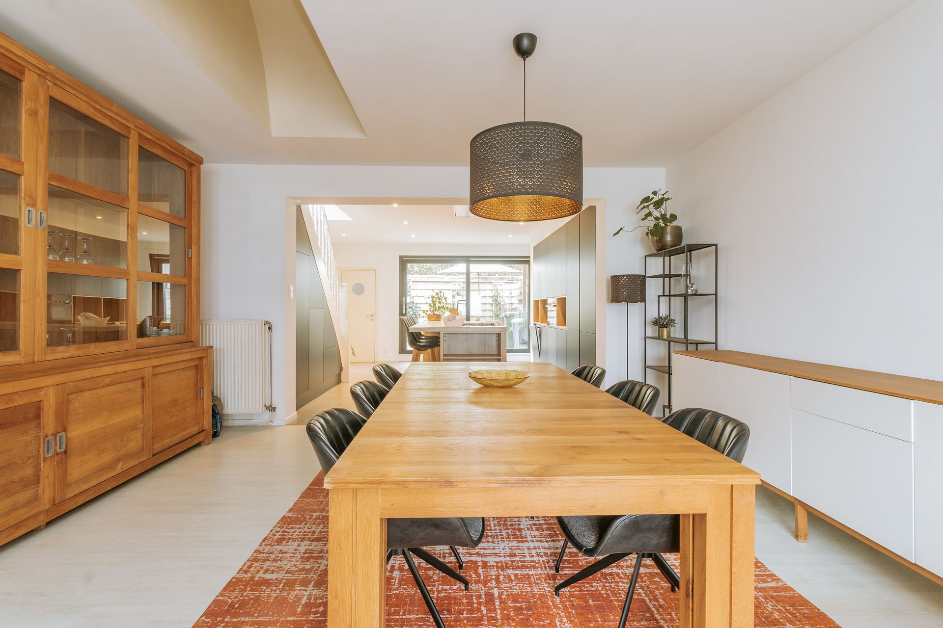 Moderne woning met 3 slaapkamers en een stadskoer - foto 4