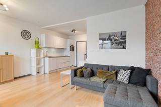 You enter the cozy apartment via the stairs and enter the living area with a beautiful parquet floor. The living space and the open kitchen...